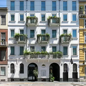 **** Otel Senato İtalya