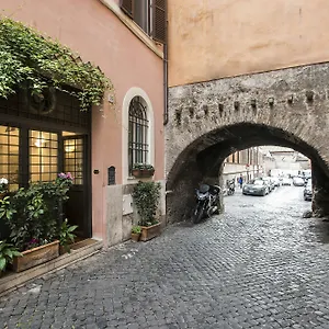 Arco Del Lauro *** Rome